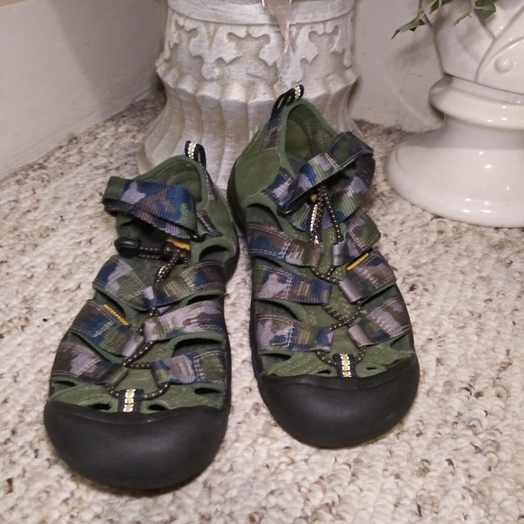 keen camouflage sandals